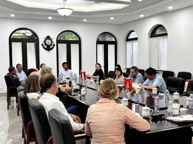 德国北部福音路德教会普世教会参访团访问华东神学院 德国北部福音路德教会普世教会参访团访问华东神学院