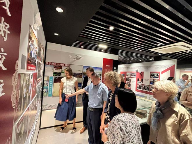 德国北部福音路德教会普世教会参访团访问华东神学院 德国北部福音路德教会普世教会参访团访问华东神学院